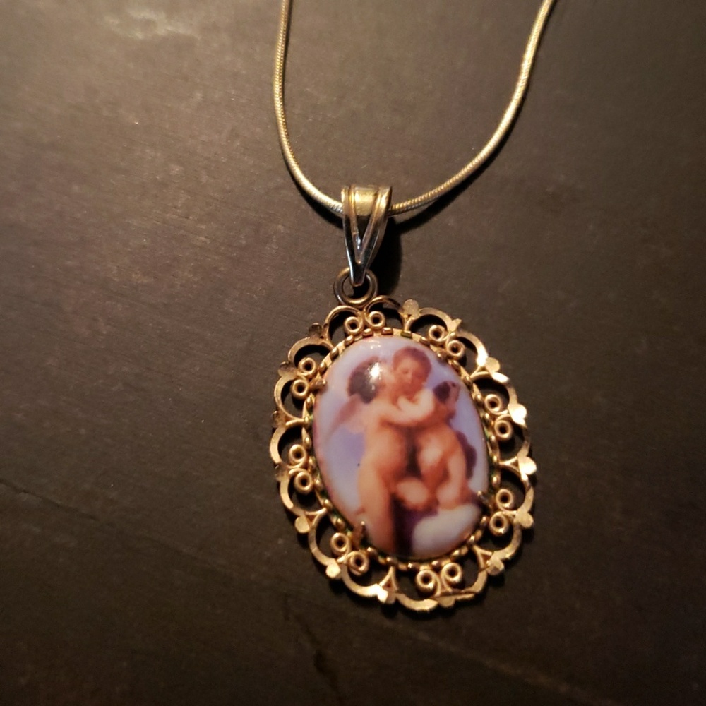 Vintage pendant featuring cherubs - pearl/14k gold